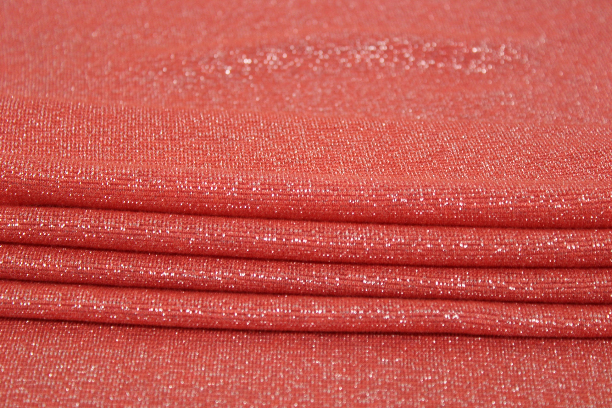 Tissu maille moucheté - corail et doré - photo 2/3 | So Tissus