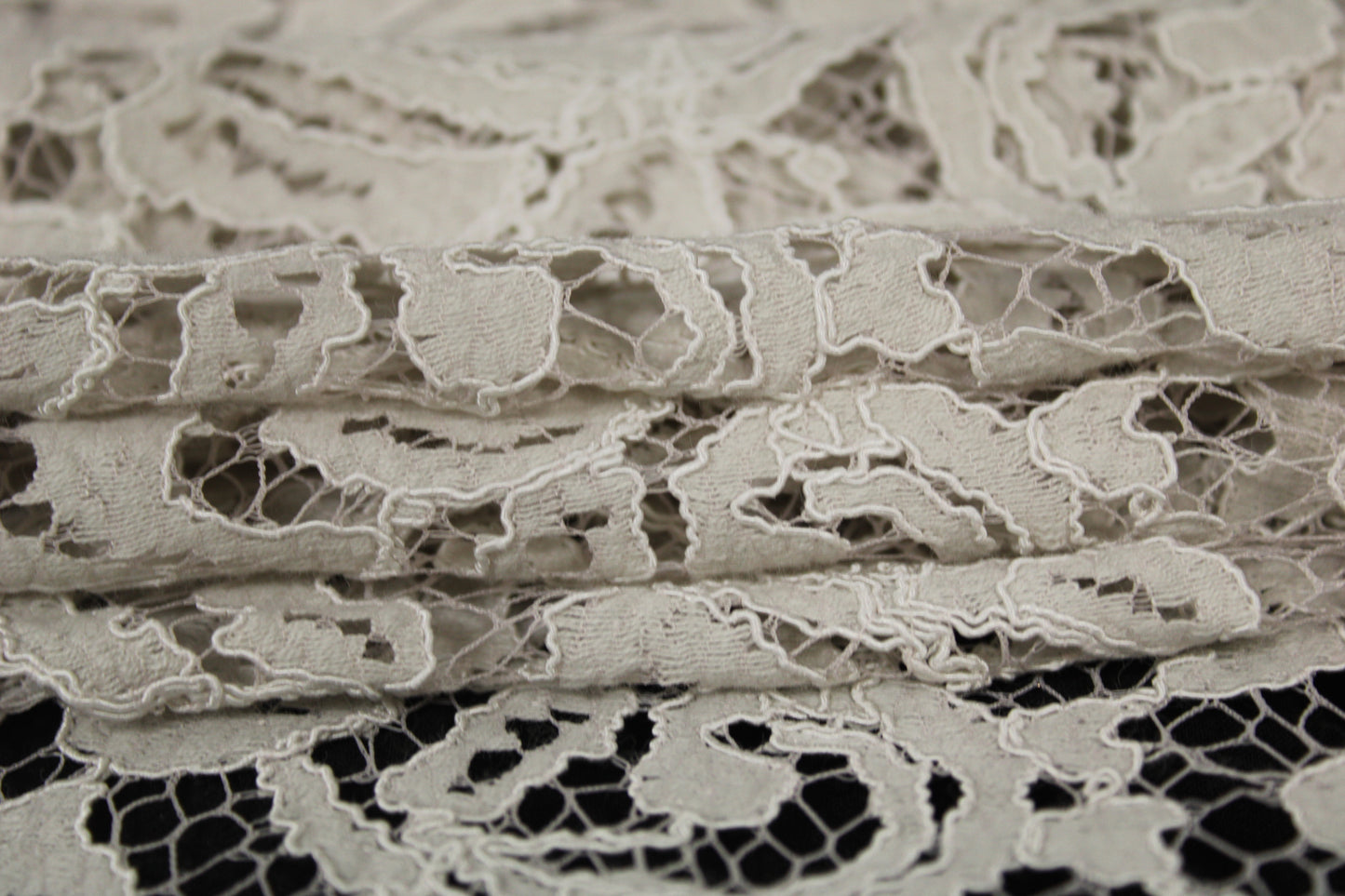 Tissu dentelle motif fleuri- beige et blanc - photo 2/4 | So Tissus