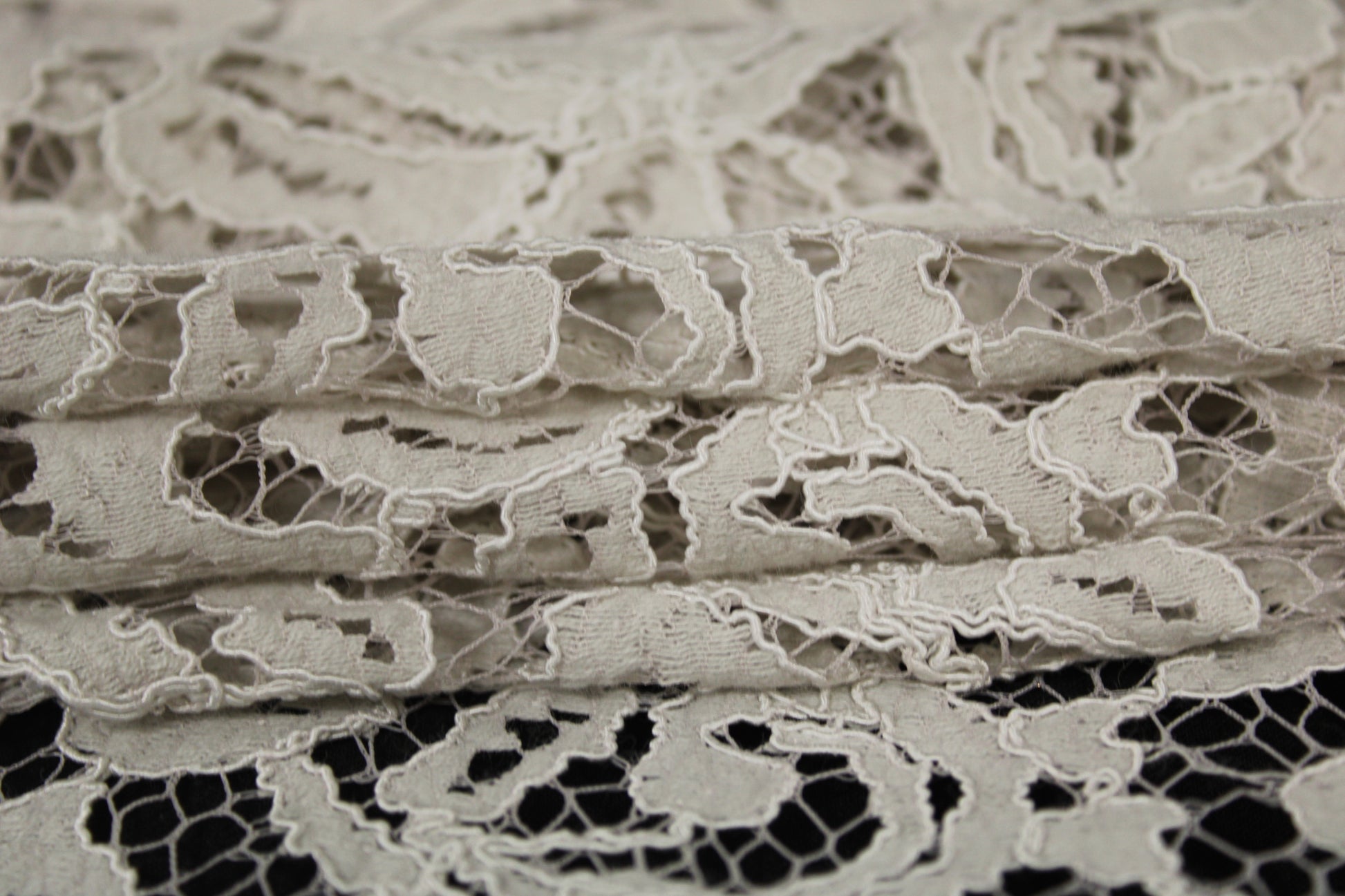 Tissu dentelle motif fleuri- beige et blanc - photo 2/4 | So Tissus