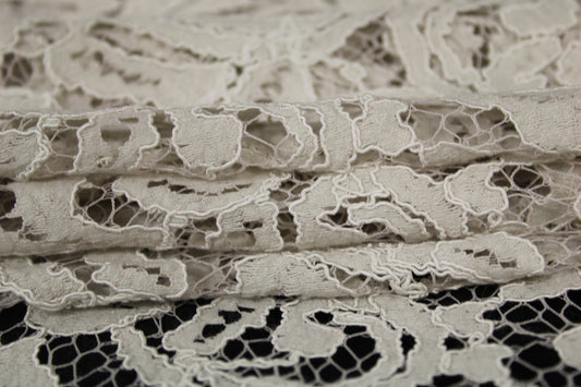 Tissu dentelle motif fleuri- beige et blanc - photo 2/4 | So Tissus