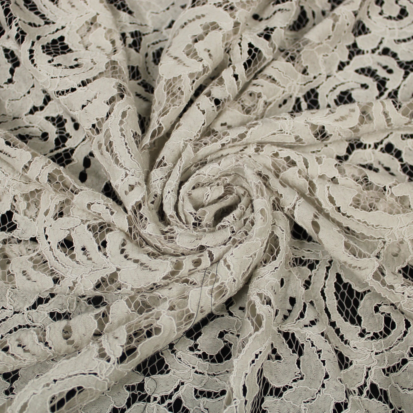 Tissu dentelle motif fleuri- beige et blanc - photo 1/4 | So Tissus