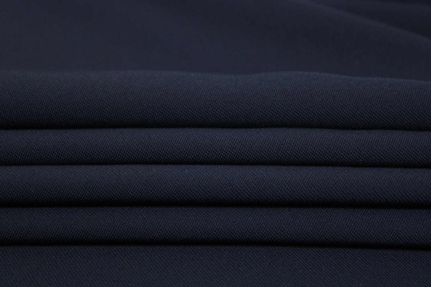 Tissu crêpe - bleu marine - photo 2/3 | So Tissus