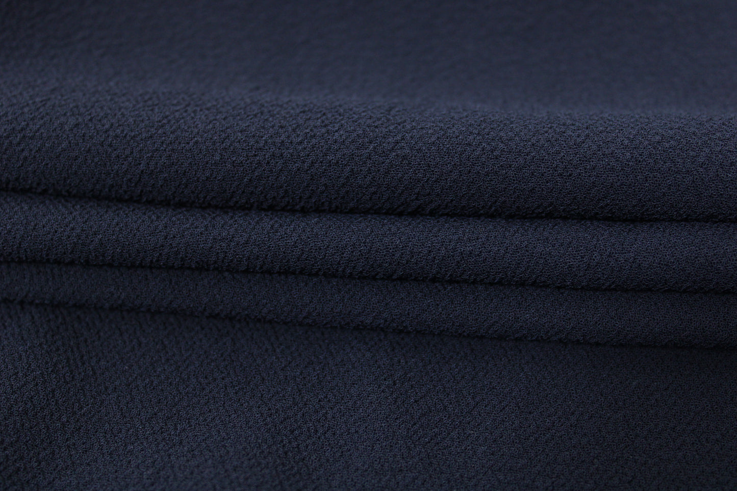 Tissu crêpe texturé - bleu marine - photo 2/3 | So Tissus