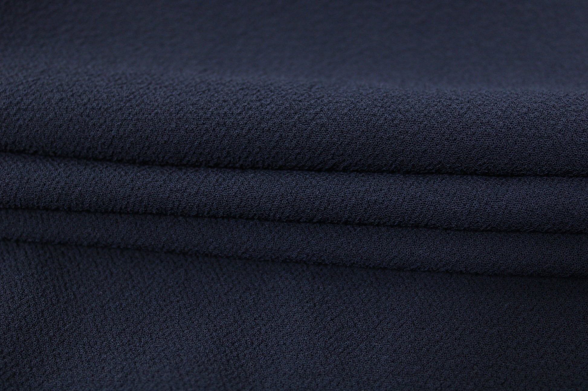 Tissu crêpe texturé - bleu marine - photo 2/3 | So Tissus
