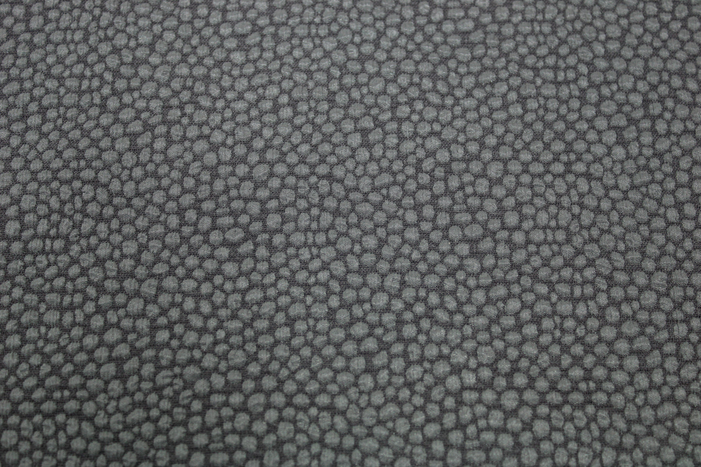 Tissu crêpe gaufré tacheté - gris souris - photo 4/4 | So Tissus