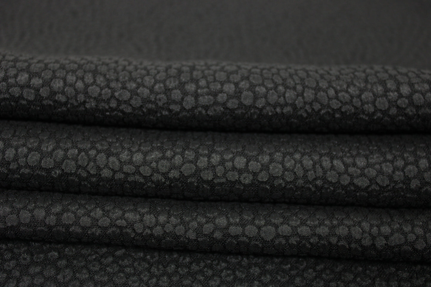 Tissu crêpe gaufré tacheté - noir - photo 2/4 | So Tissus