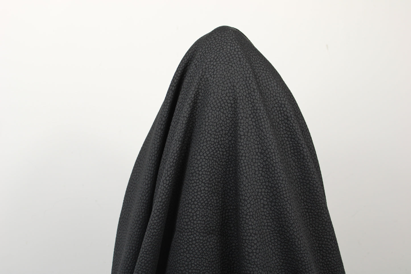 Tissu crêpe gaufré tacheté - noir - photo 3/4 | So Tissus