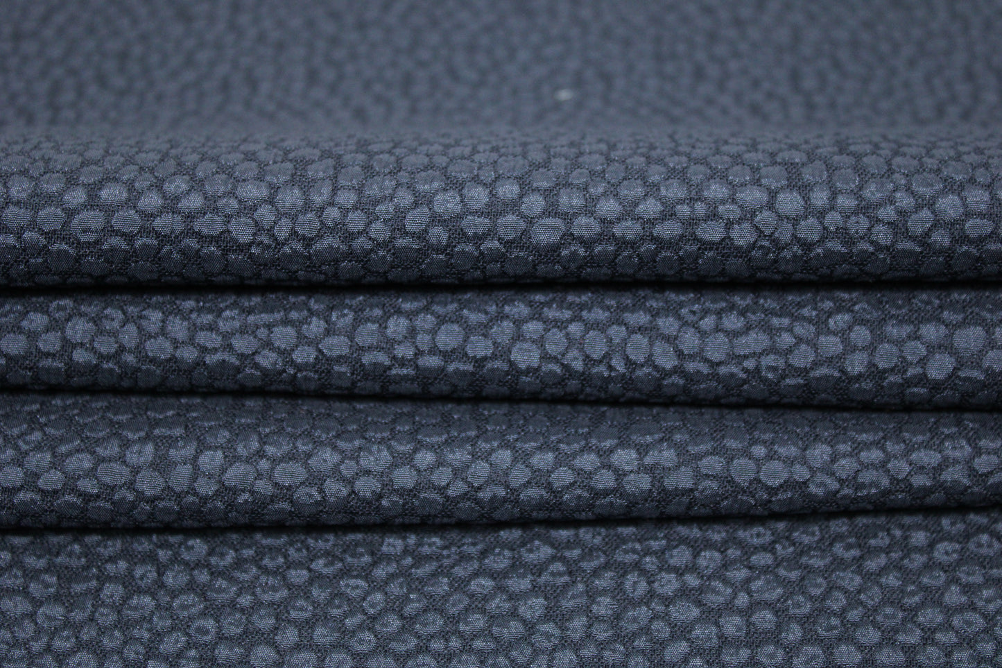Tissu crêpe gaufré tacheté - bleu marine - photo 4/4 | So Tissus