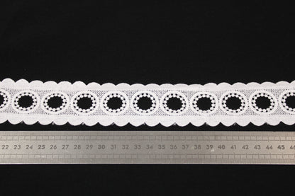 Galon - guipure blanche - motif circulaire - photo 2/3 | So Tissus