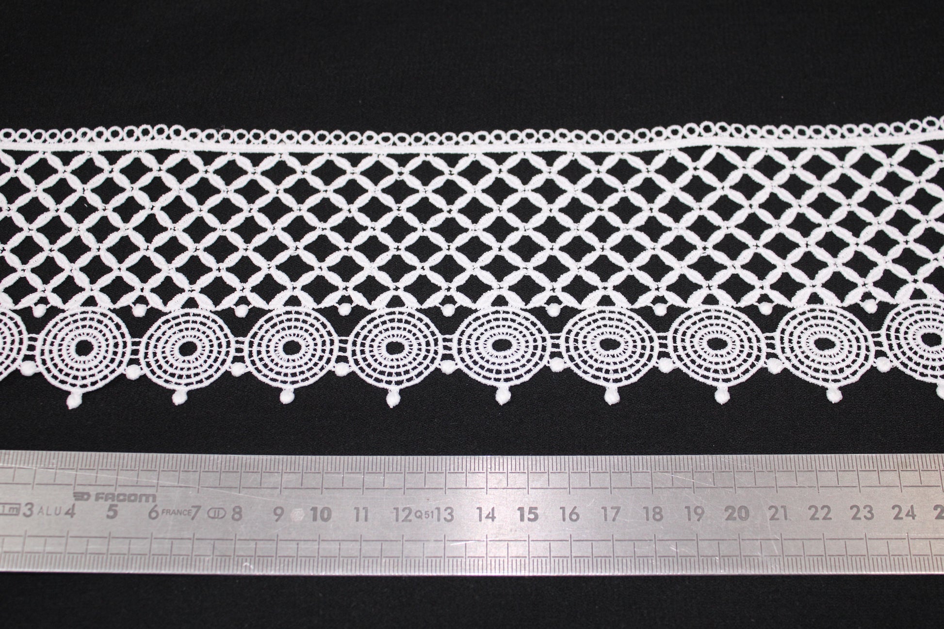 Galon - guipure blanche - motif complexe - photo 2/3 | So Tissus