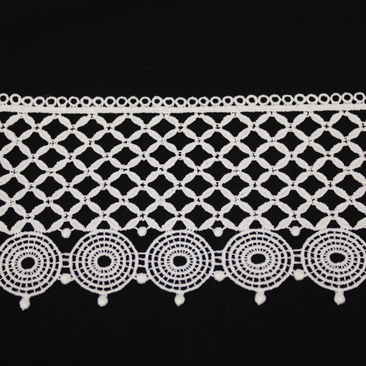 Galon - guipure blanche - motif complexe - photo 1/3 | So Tissus