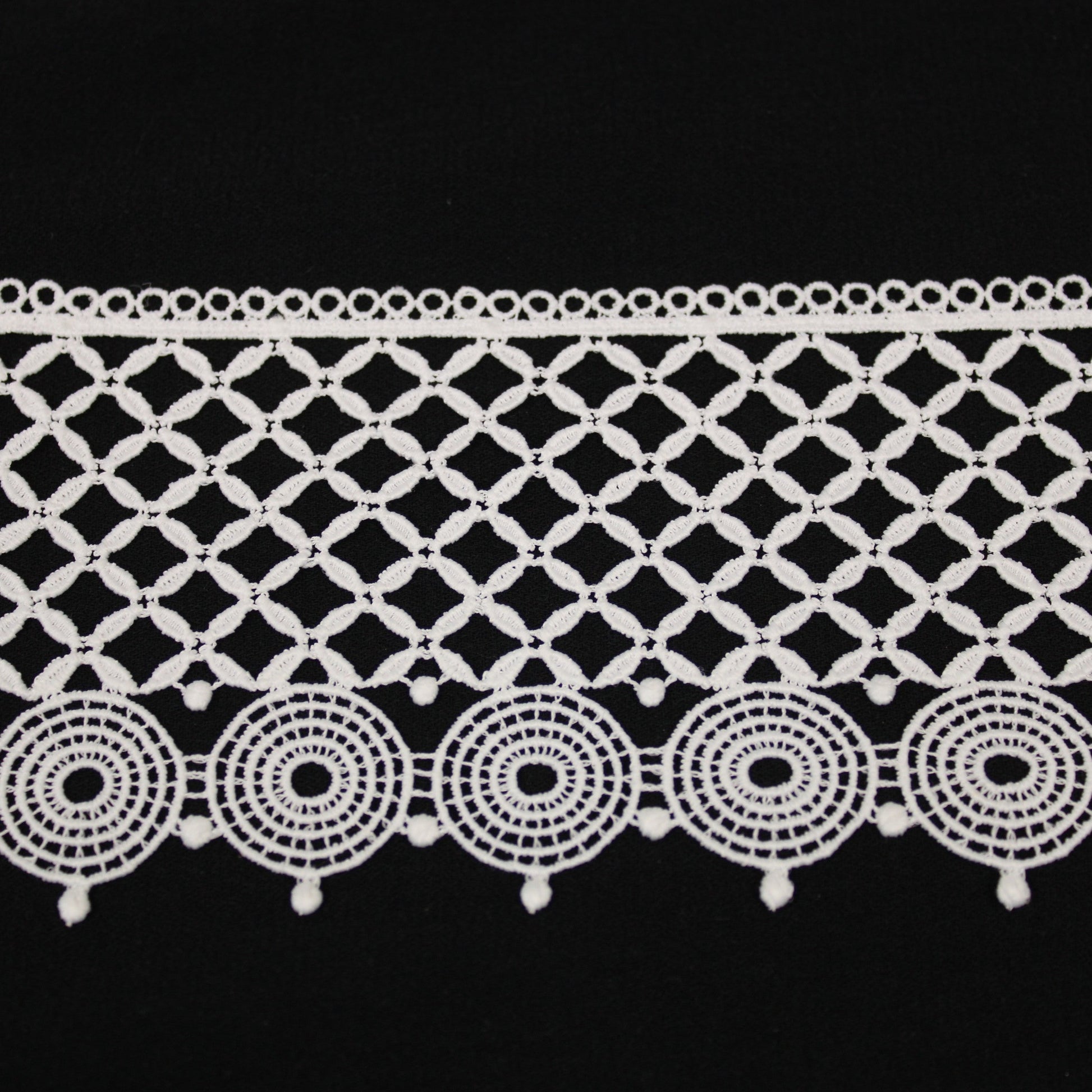 Galon - guipure blanche - motif complexe - photo 1/3 | So Tissus