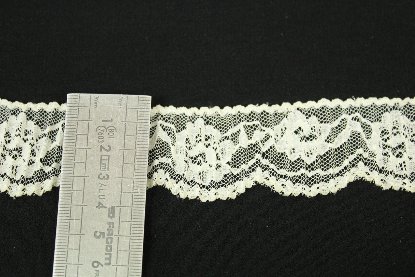 Galon - dentelle plissé - écru - photo 3/3 | So Tissus