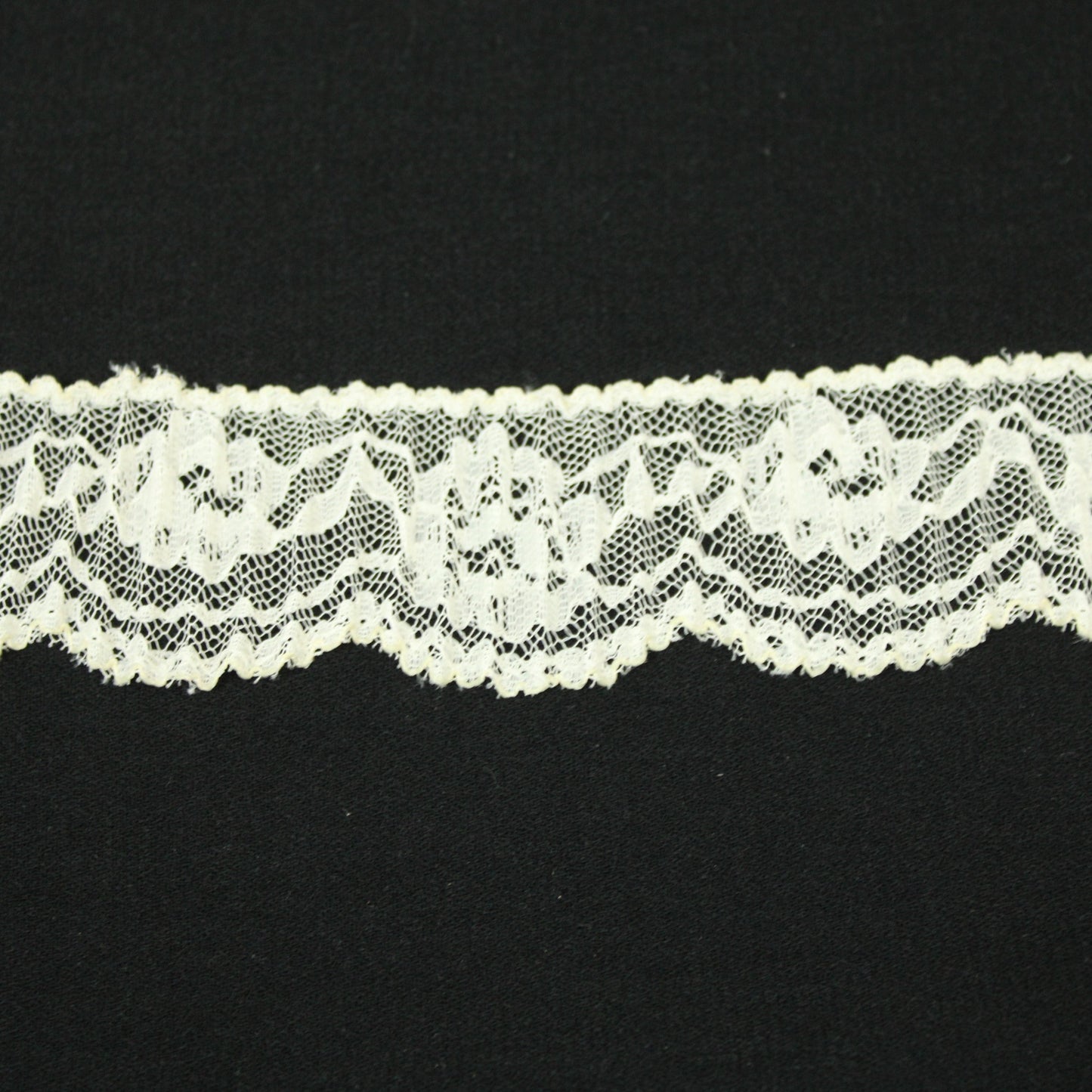 Galon - dentelle plissé - écru - photo 1/3 | So Tissus