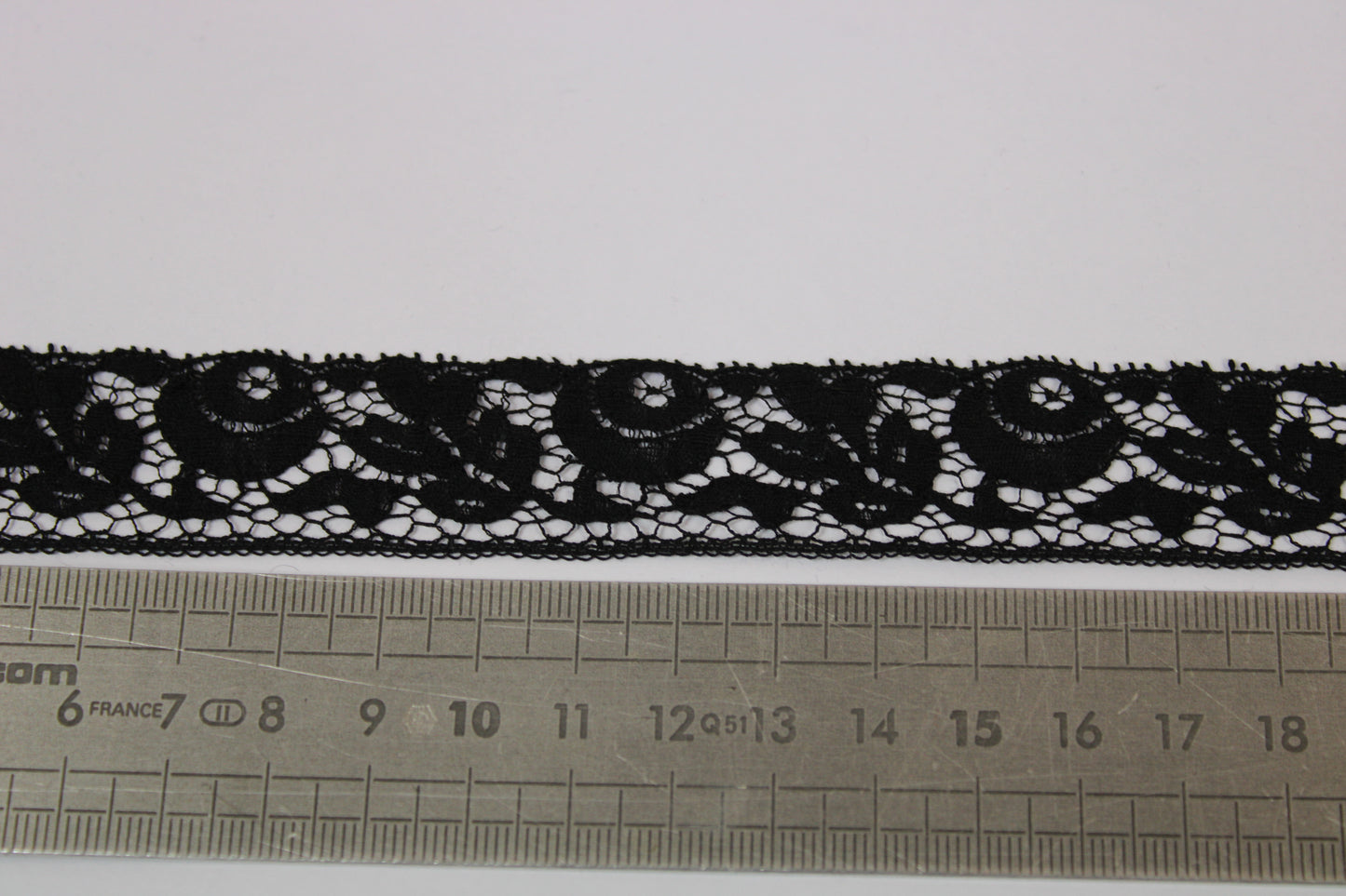 Galon - dentelle noir - photo 2/3 | So Tissus