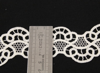 Galon - guipure blanche - motif arabesque - photo 3/3 | So Tissus
