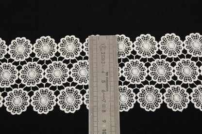 Galon - guipure blanche - motif rosace - photo 3/3 | So Tissus