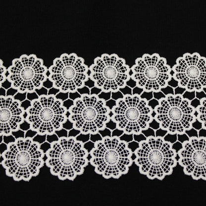 Galon - guipure blanche - motif rosace - photo 1/3 | So Tissus