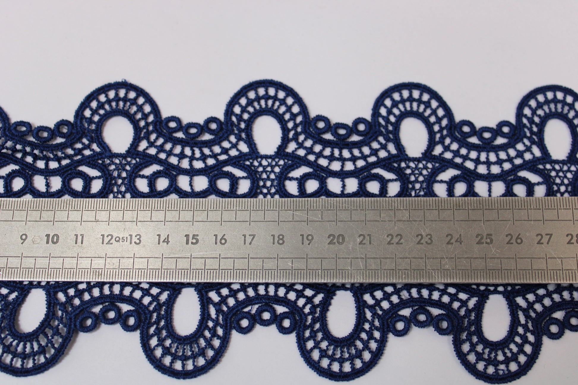 Galon - guipure bleu nuit - motif arabesque - photo 2/3 | So Tissus