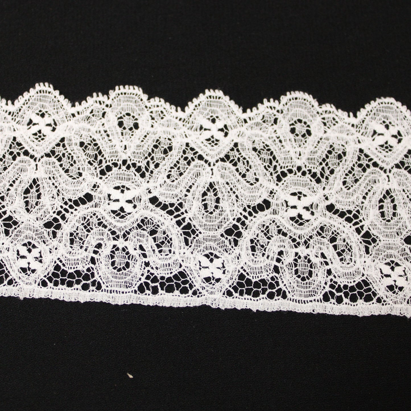 Galon - dentelle blanche - fleuri - photo 1/3 | So Tissus