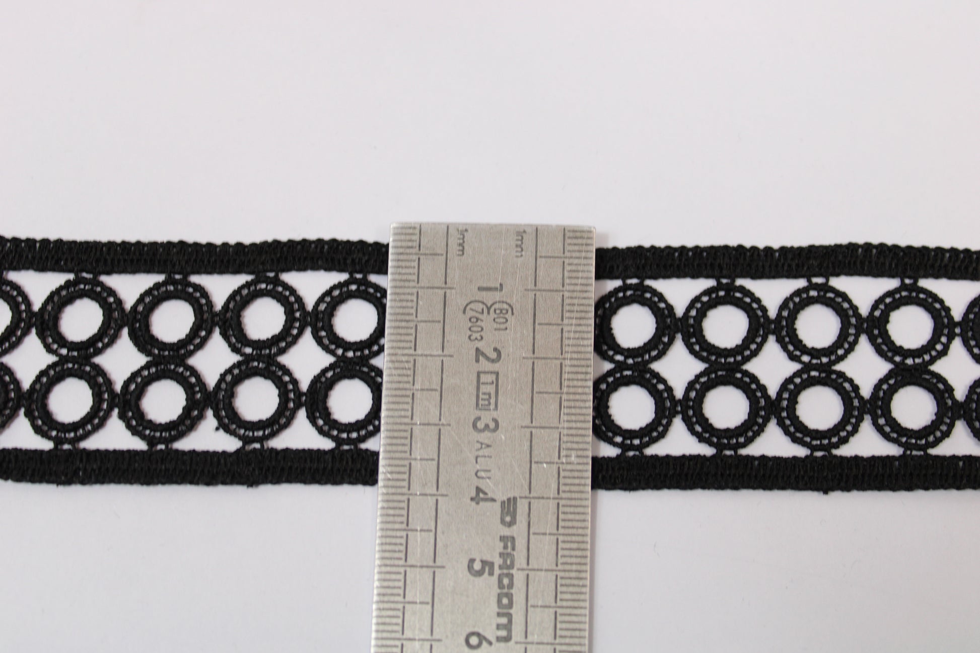 Galon - guipure noir - motif circulaire - photo 3/3 | So Tissus