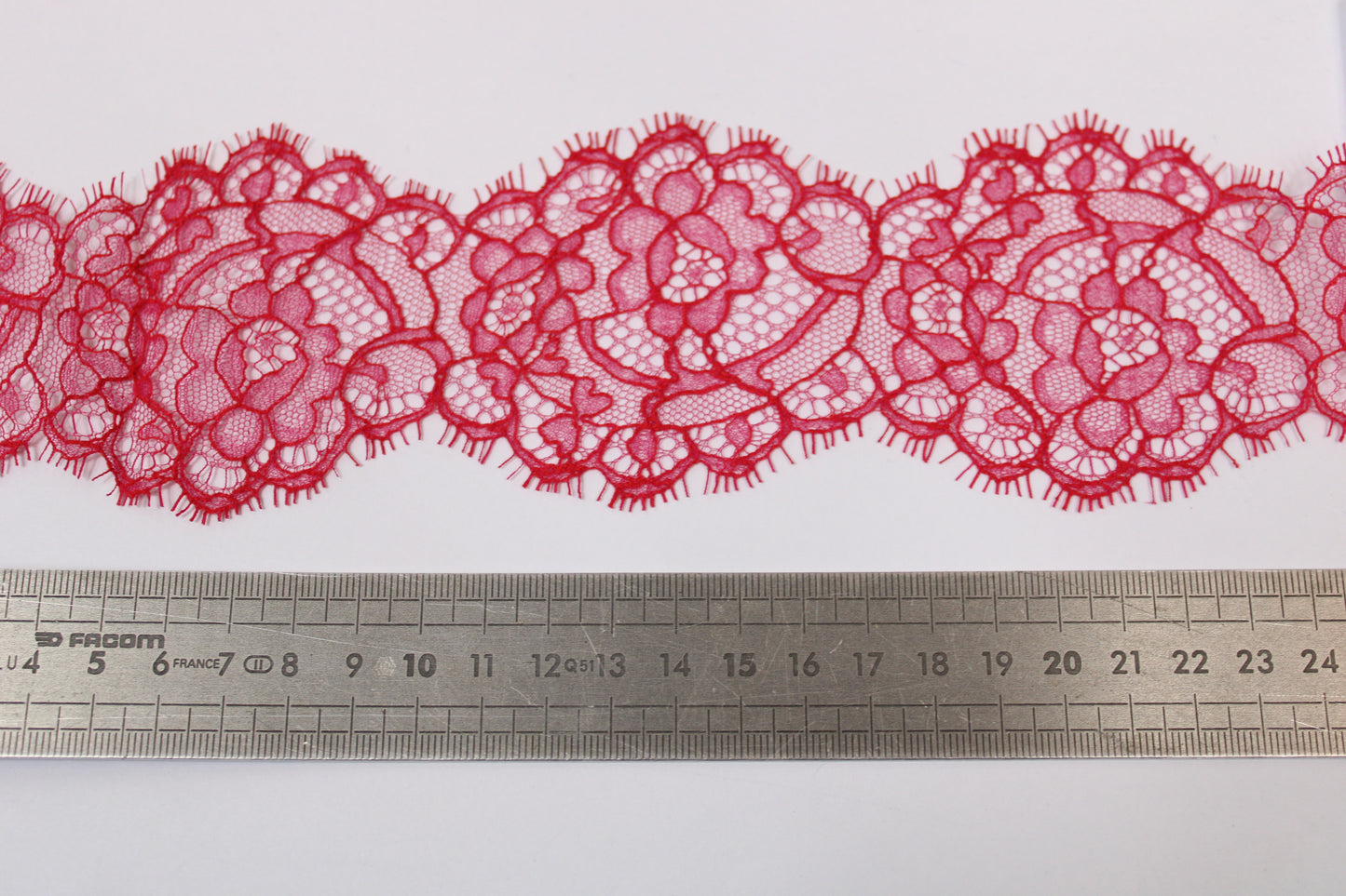 Galon - dentelle rouge framboise - photo 2/3 | So Tissus