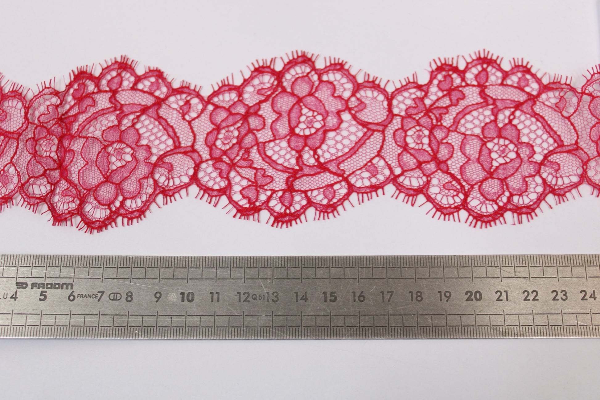 Galon - dentelle rouge framboise - photo 2/3 | So Tissus