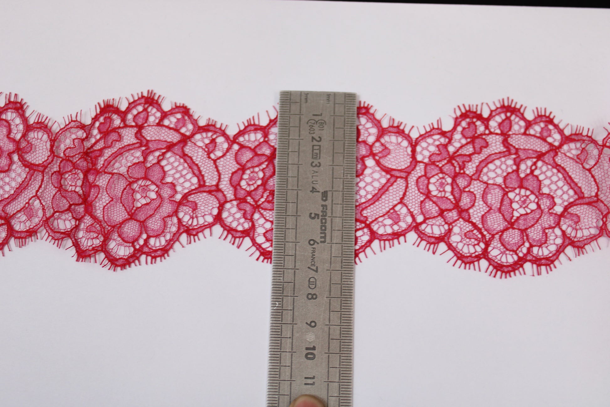 Galon - dentelle rouge framboise - photo 3/3 | So Tissus