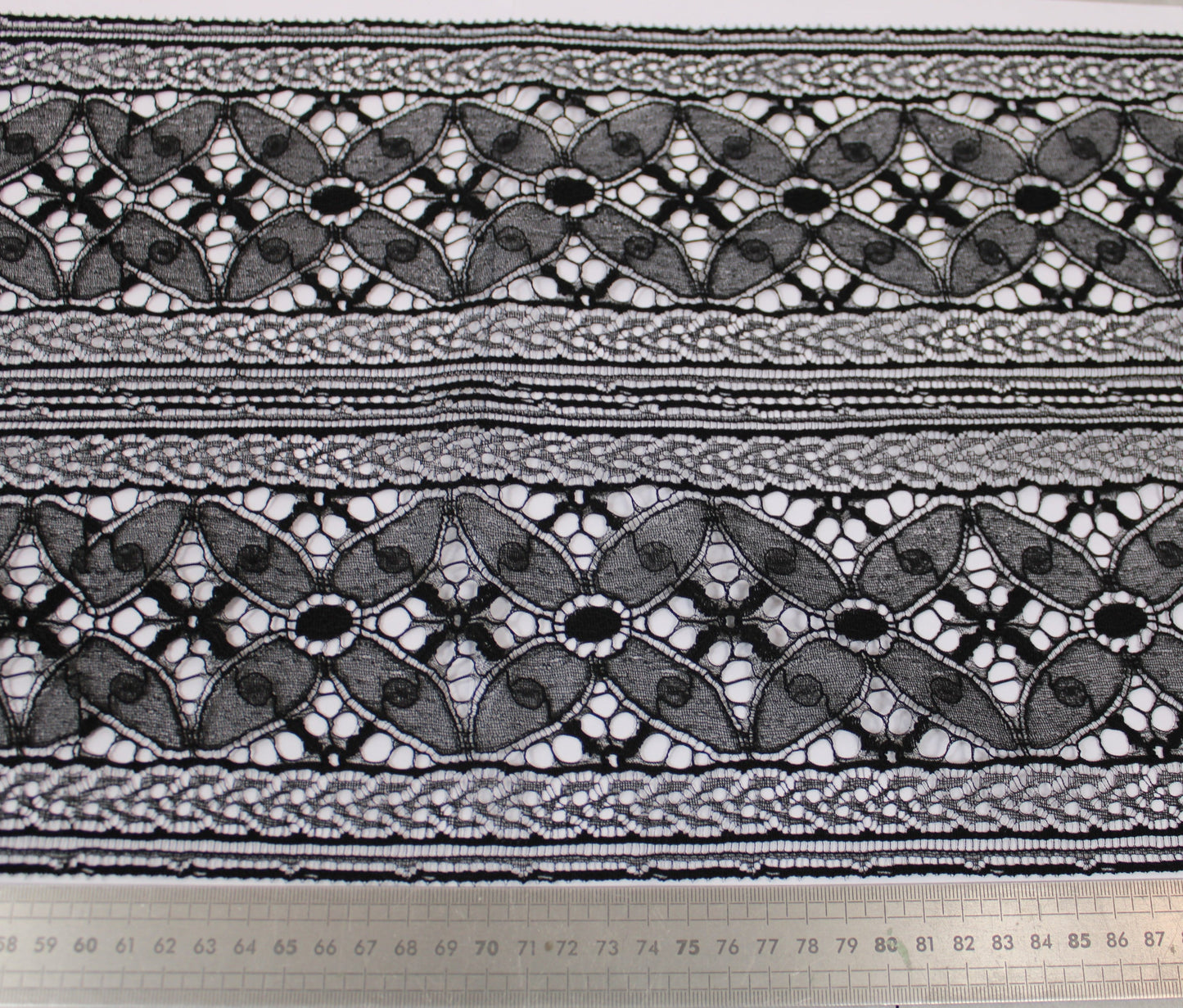 Galon - dentelle noire - fleuri - photo 2/3 | So Tissus