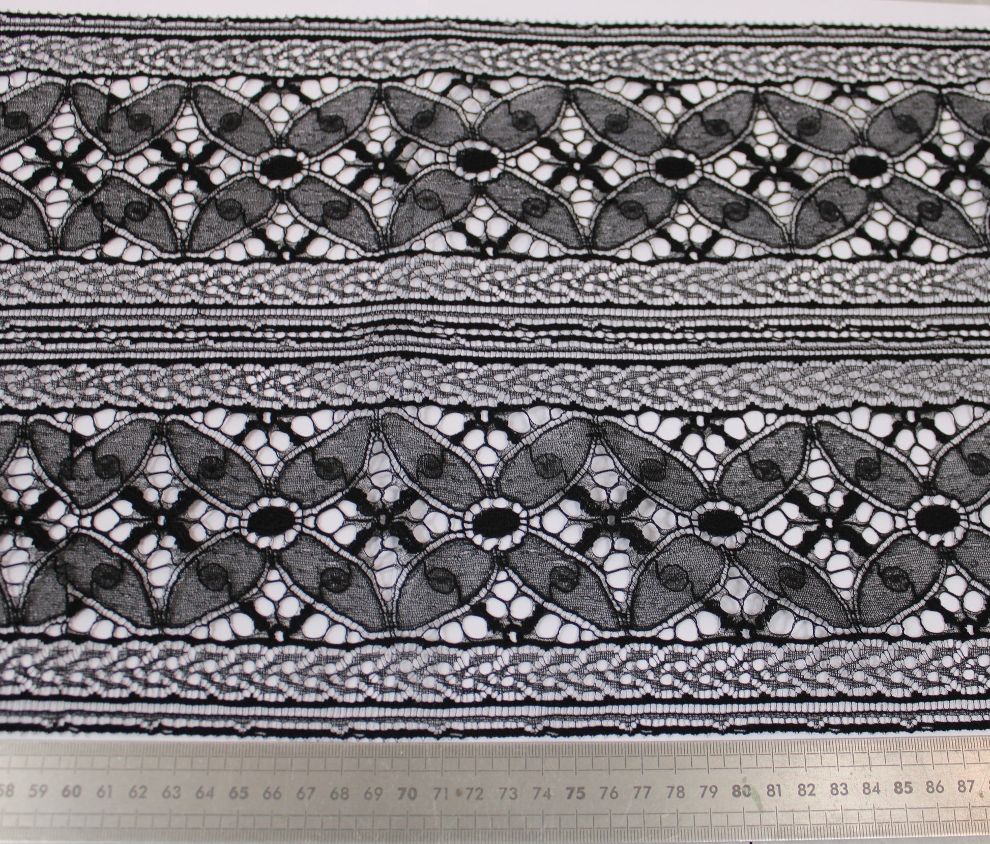 Galon - dentelle noire - fleuri - photo 2/3 | So Tissus
