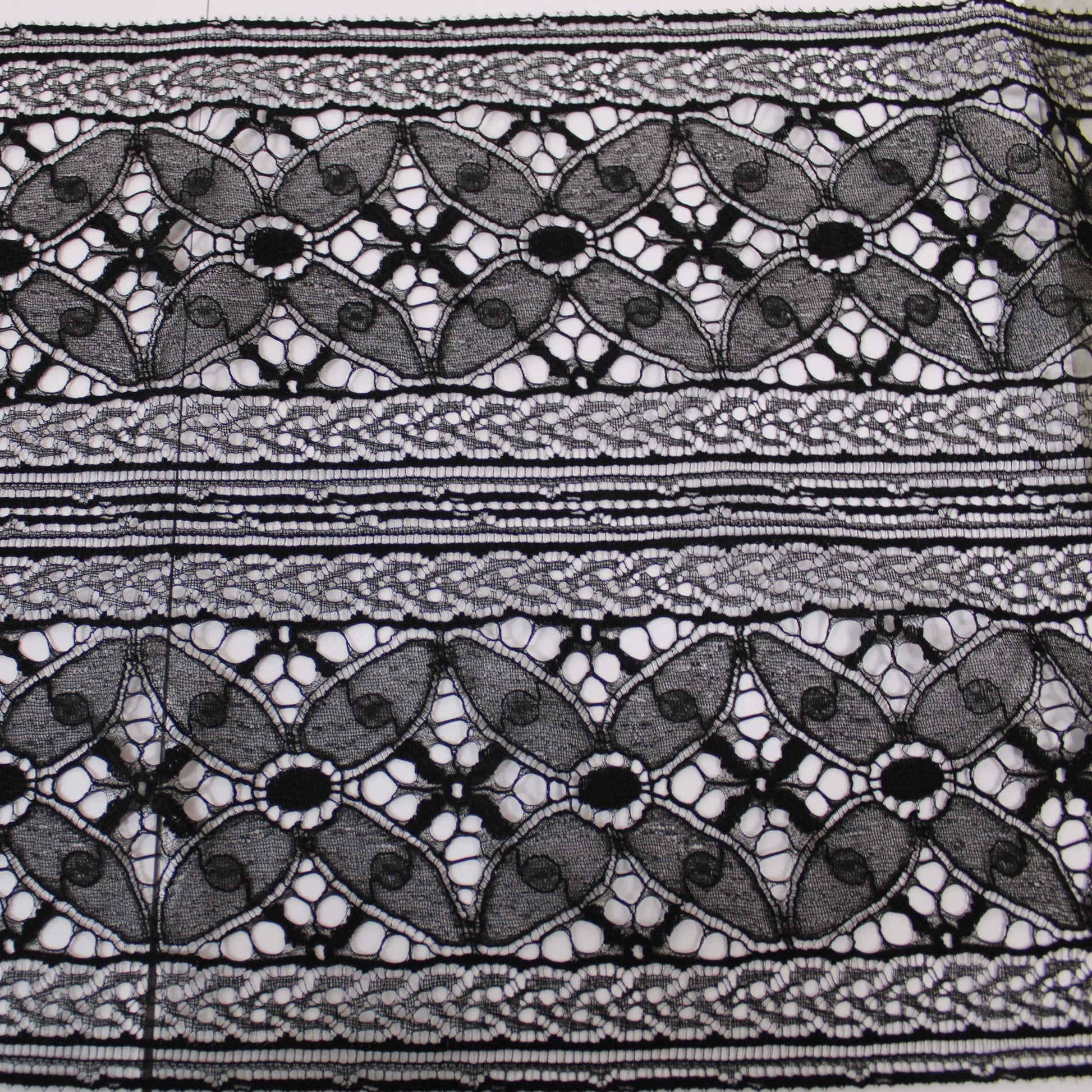 Galon - dentelle noire - fleuri - photo 1/3 | So Tissus