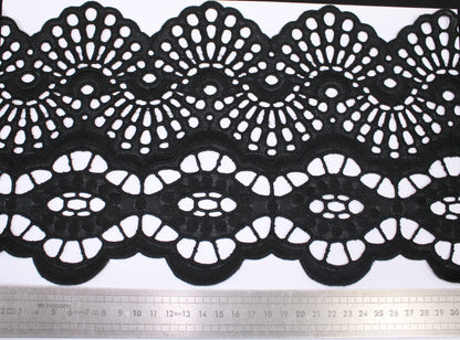 Galon - broderie anglaise noire - motif rosace - photo 2/3 | So Tissus