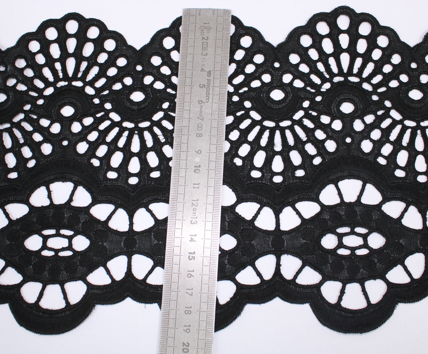 Galon - broderie anglaise noire - motif rosace - photo 3/3 | So Tissus