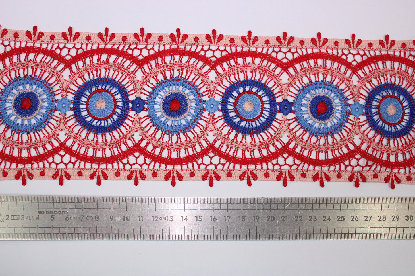 Galon - guipure motif circulaire - rouge et bleu - photo 2/3 | So Tissus