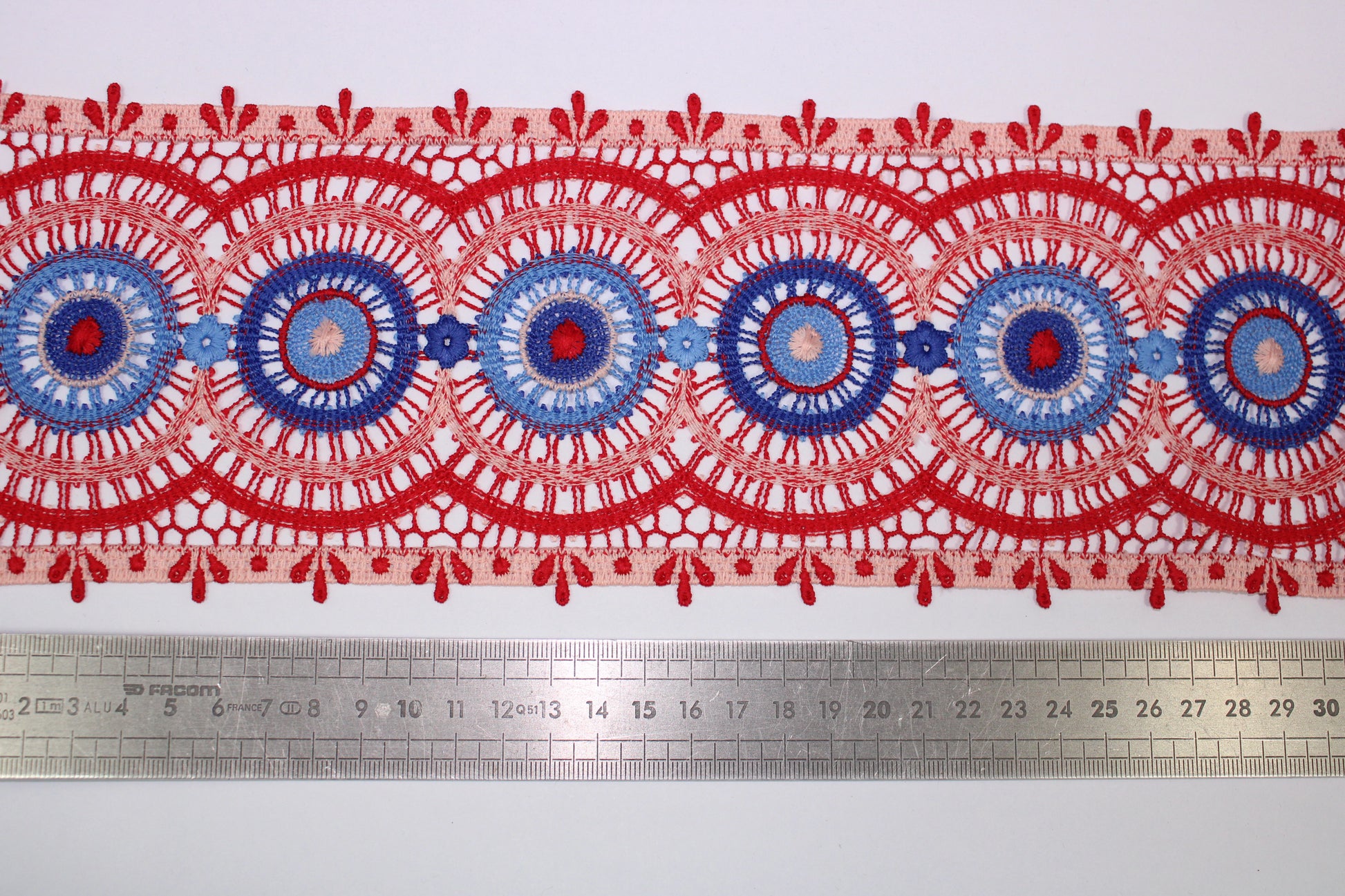 Galon - guipure motif circulaire - rouge et bleu - photo 2/3 | So Tissus