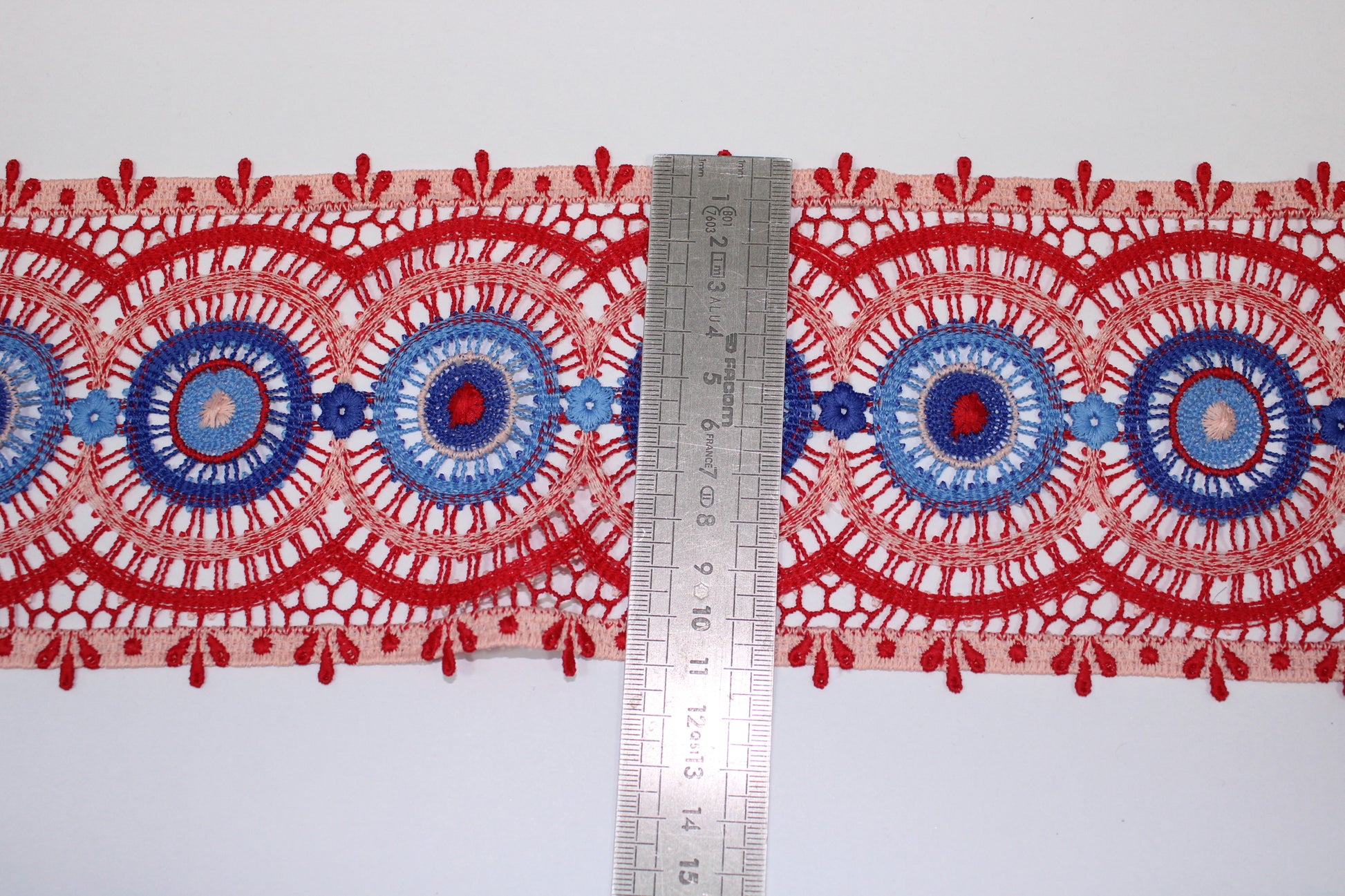 Galon - guipure motif circulaire - rouge et bleu - photo 3/3 | So Tissus