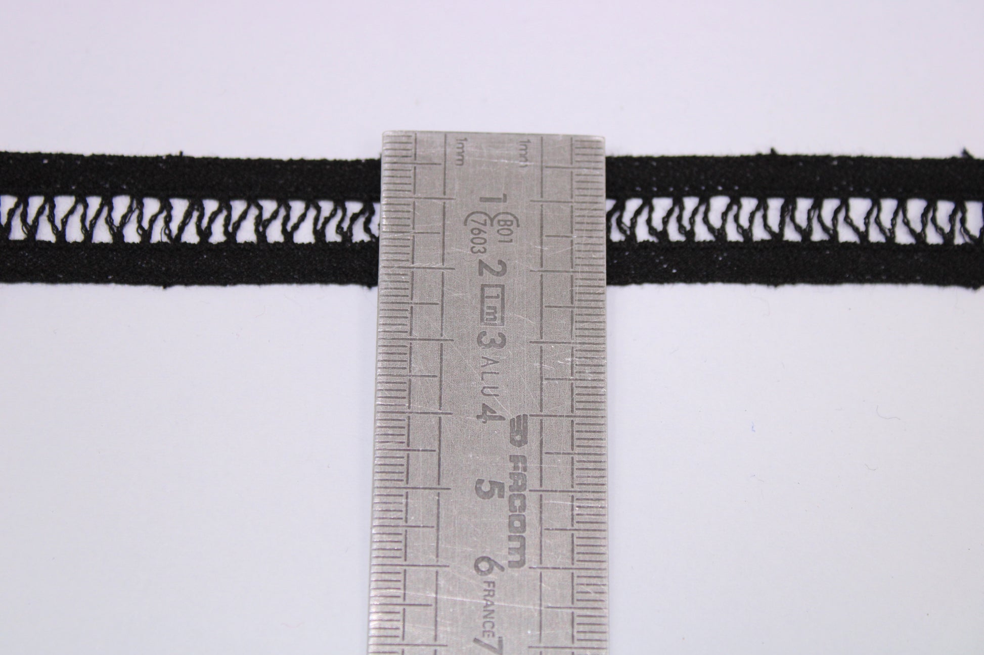 Galon - guipure noir - motif zig-zag - photo 3/3 | So Tissus