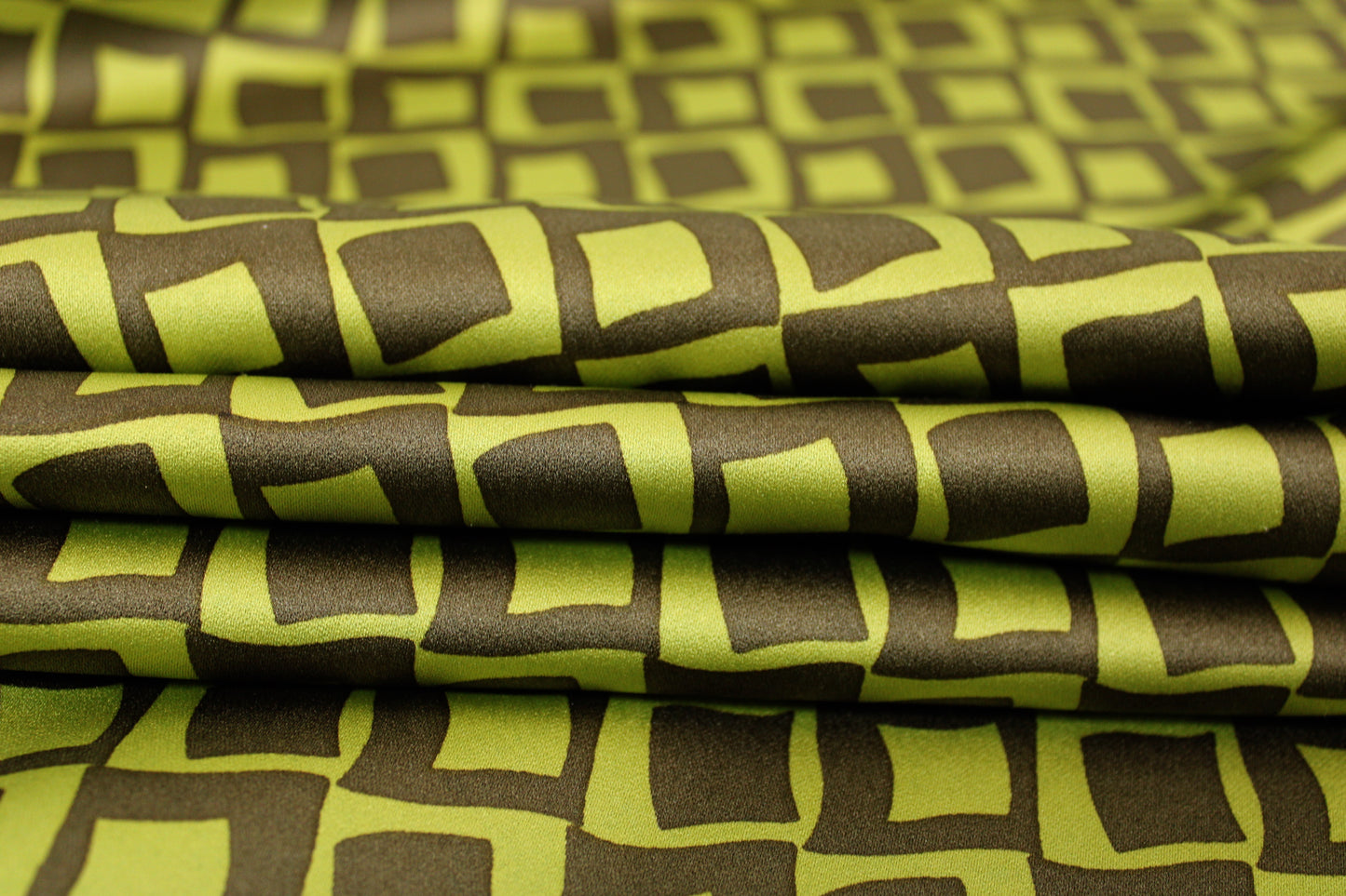 Tissu satin duchesse - imprimé géométrique - vert et kaki foncé - photo 2/5 | So Tissus