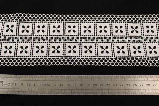 Galon - guipure blanche - motif fleuri - photo 2/3 | So Tissus