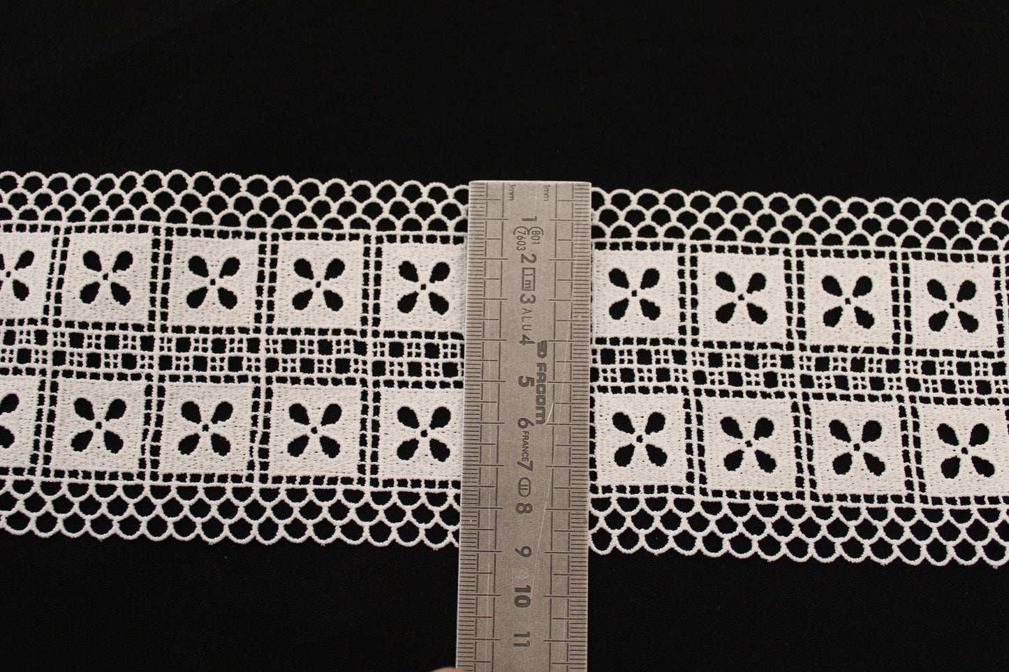 Galon - guipure blanche - motif fleuri - photo 3/3 | So Tissus