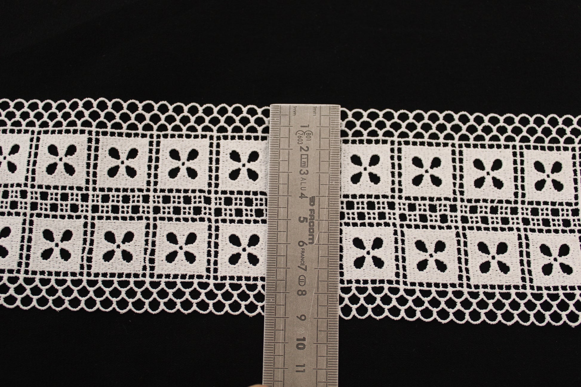 Galon - guipure blanche - motif fleuri - photo 3/3 | So Tissus