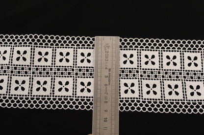 Galon - guipure blanche - motif fleuri - photo 3/3 | So Tissus