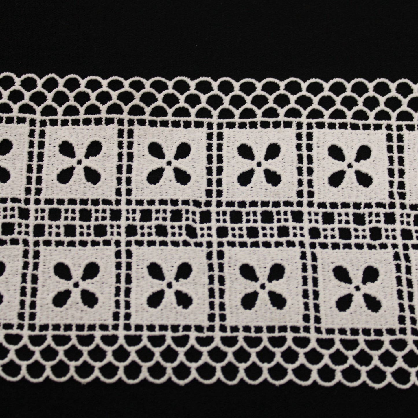 Galon - guipure blanche - motif fleuri - photo 1/3 | So Tissus