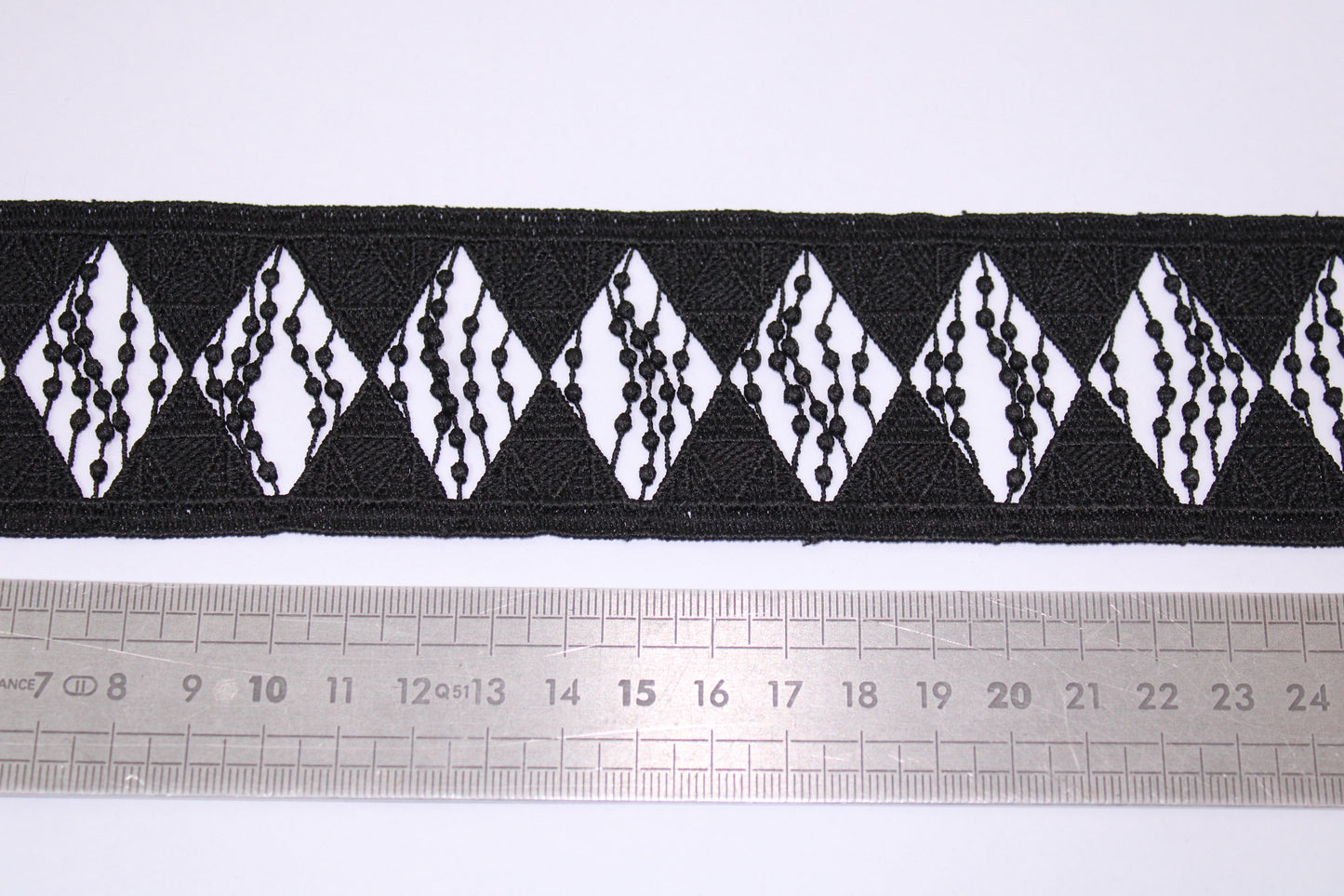 Galon - guipure noire - motif losange - photo 2/3 | So Tissus