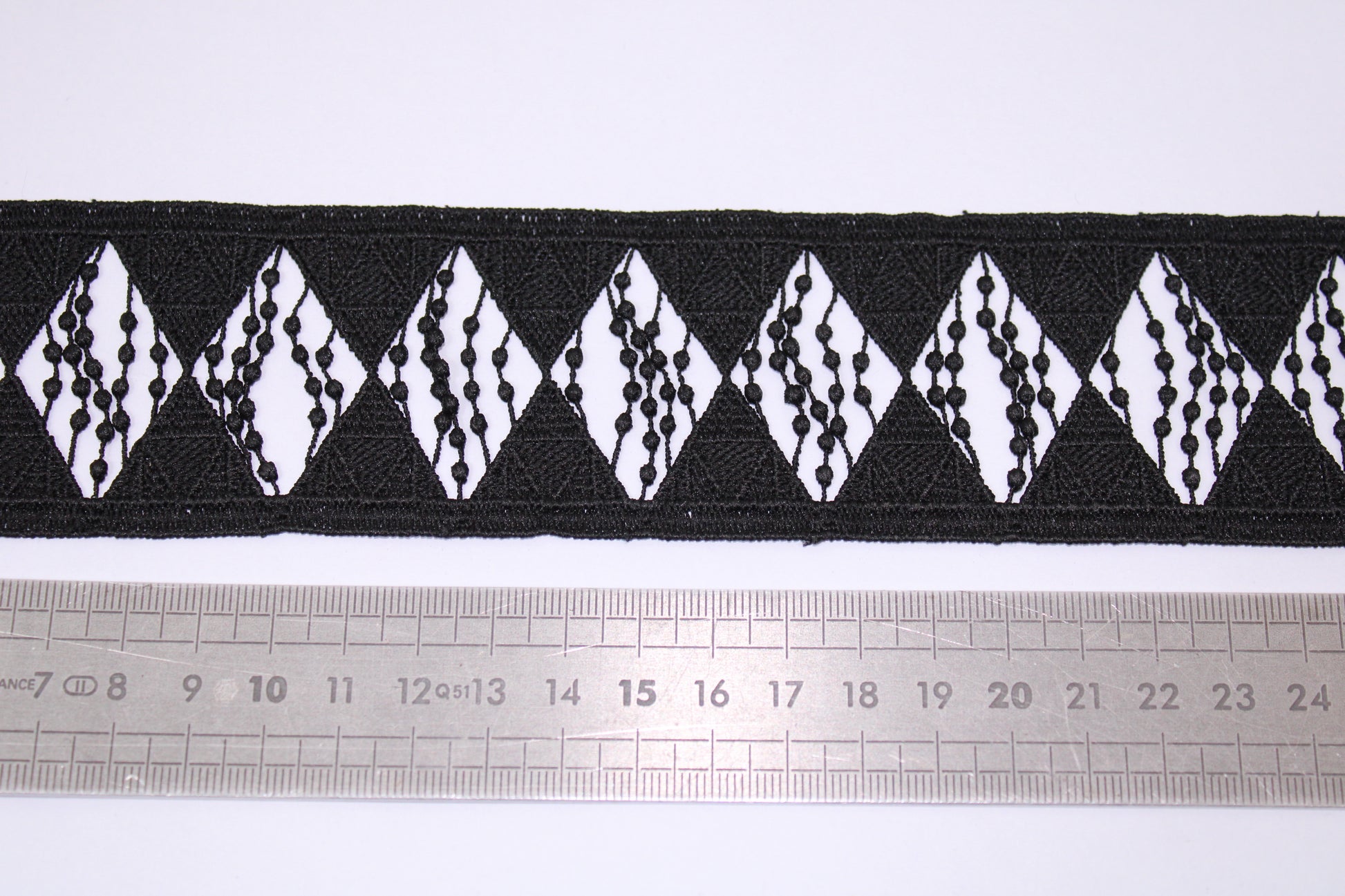Galon - guipure noire - motif losange - photo 2/3 | So Tissus