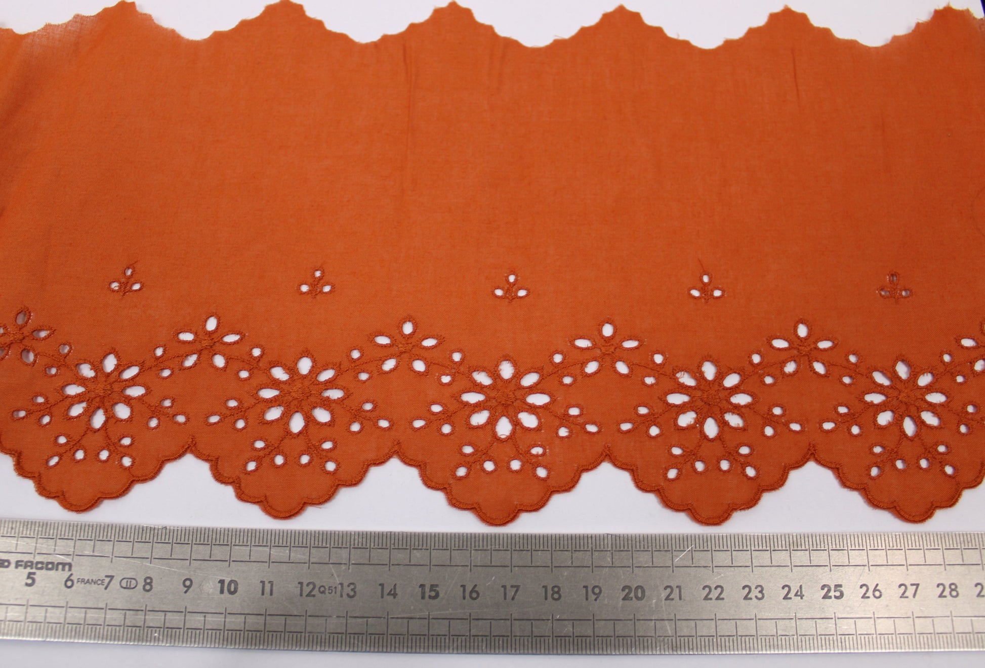 Galon - broderie anglaise rouille - motif fleuri - photo 2/3 | So Tissus