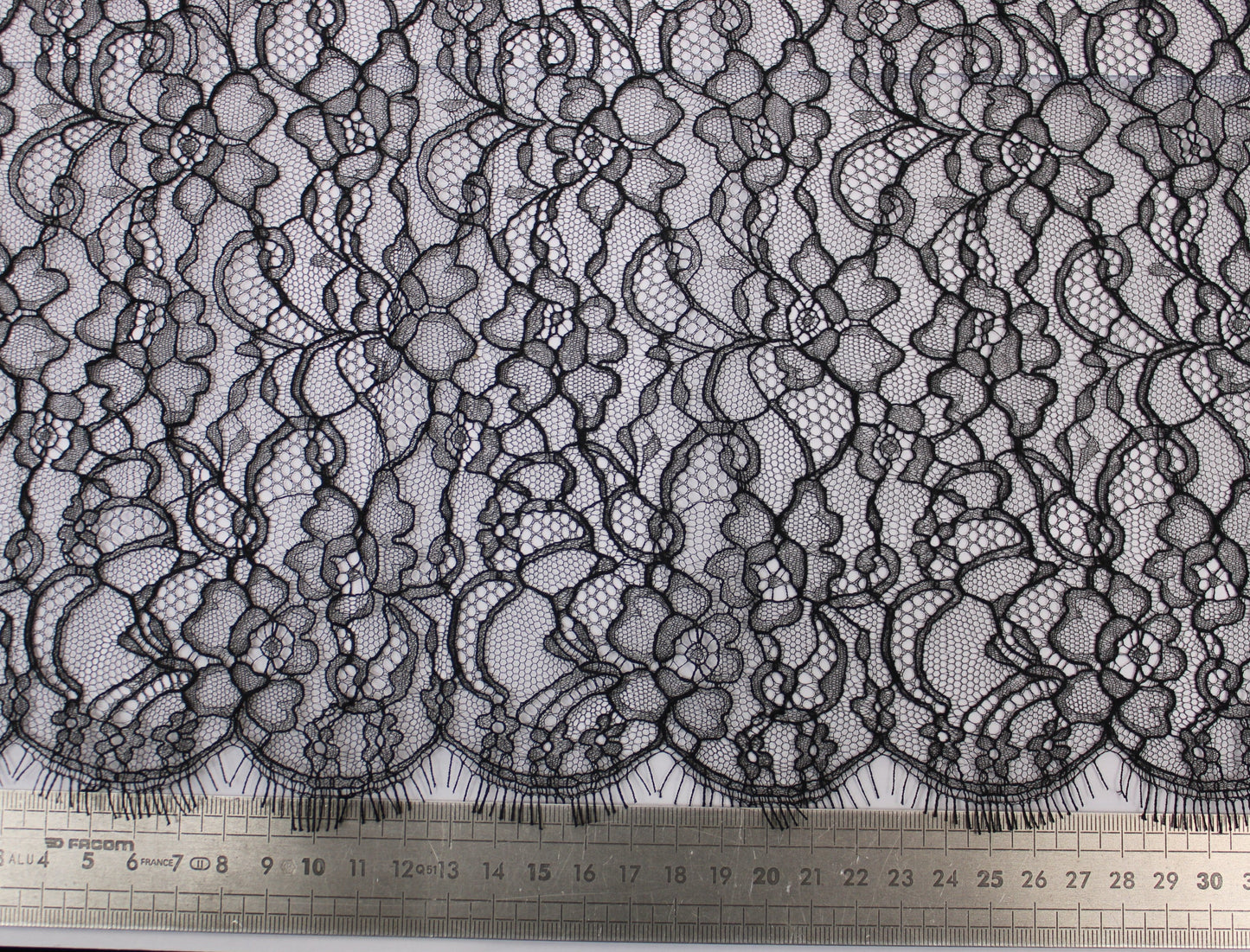 Galon - dentelle fleuri - noir - photo 2/3 | So Tissus