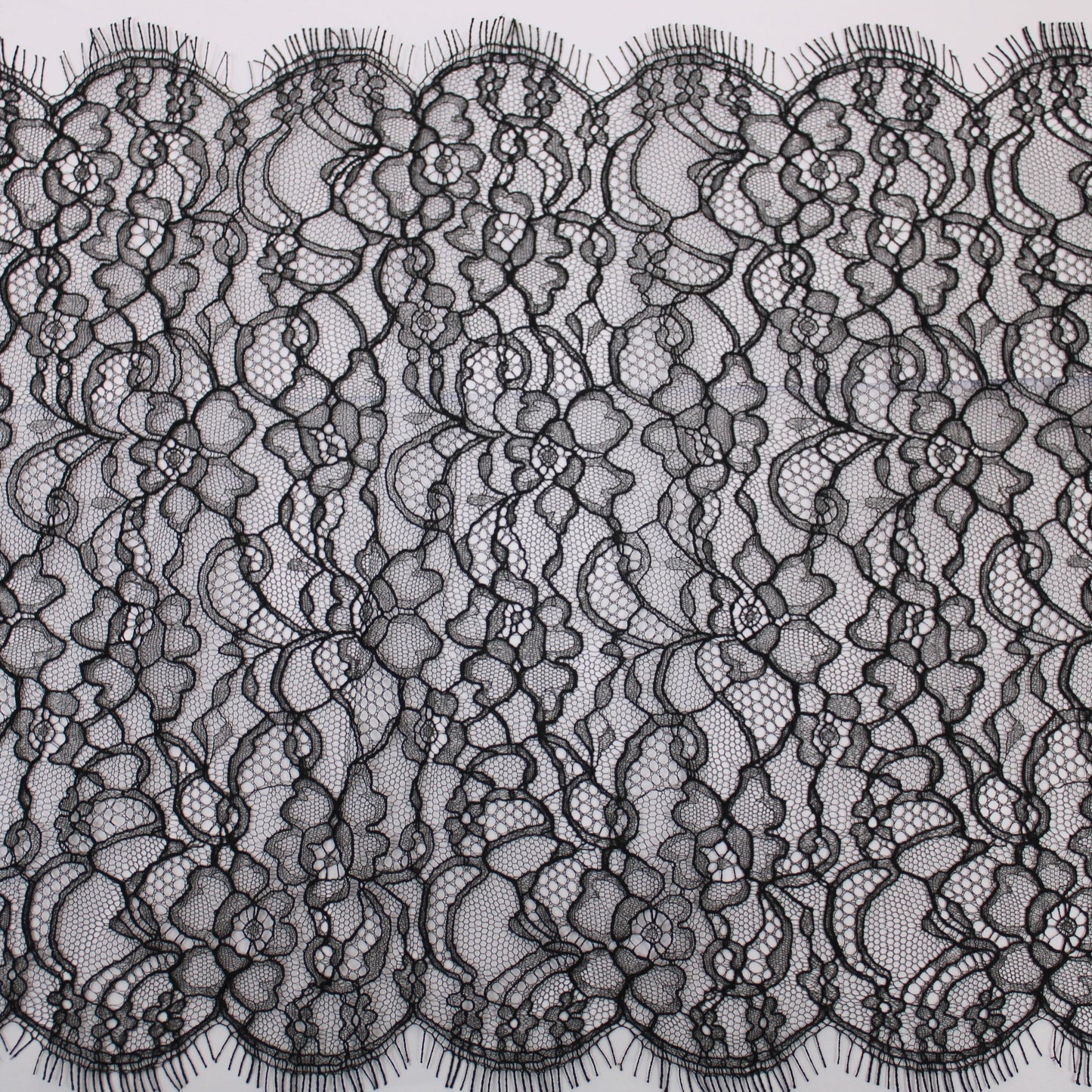 Galon - dentelle fleuri - noir - photo 1/3 | So Tissus