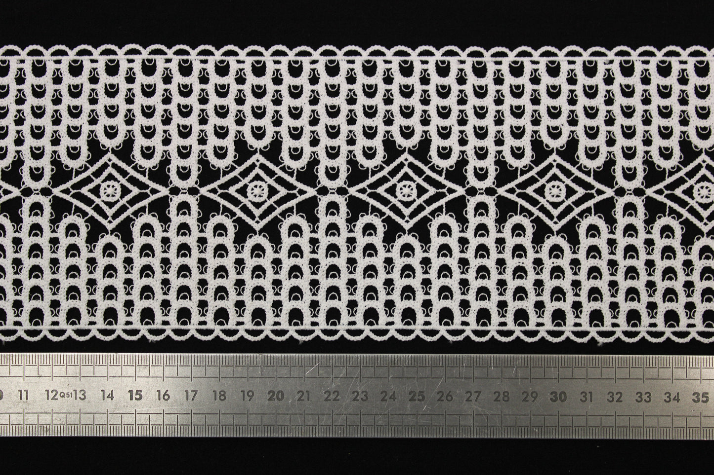 Galon - guipure blanche - motif losange - photo 2/3 | So Tissus