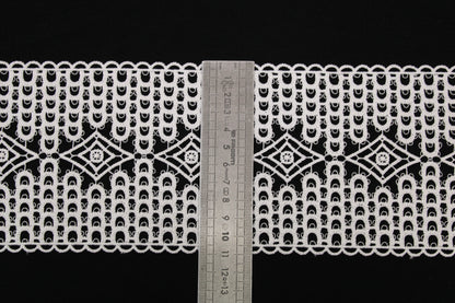 Galon - guipure blanche - motif losange - photo 3/3 | So Tissus
